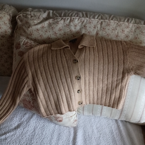 Cropped cable knit sweater - Picture 2 of 2